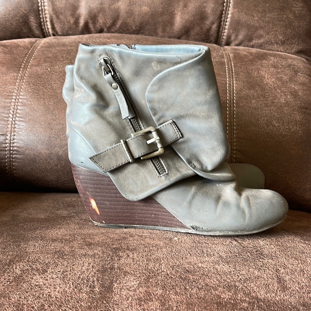 Gray Wedges